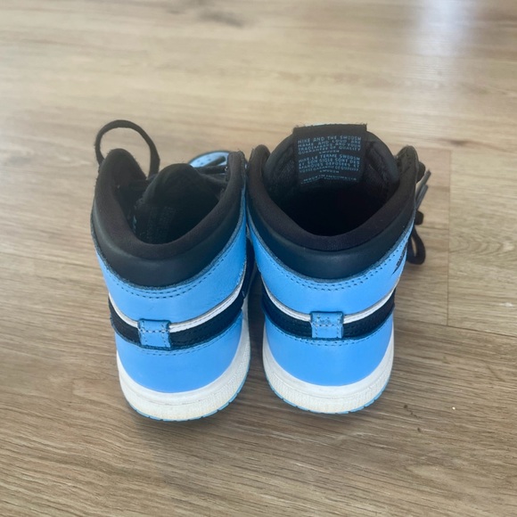 Air Jordan Retro 1 OG UNC Toe size 9 used with box ๐ฆ - Picture 4 of 6